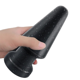Observe an image of a silicone plug with an impressive 8.5-inch circumference and 5-inch insertable length.