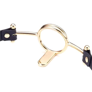 High-quality leather and stainless steel materials on Tongue Suppression Circle Mouth Bondage Gear.