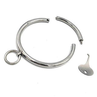 High-quality stainless steel collar with a sleek shape and silver hue.