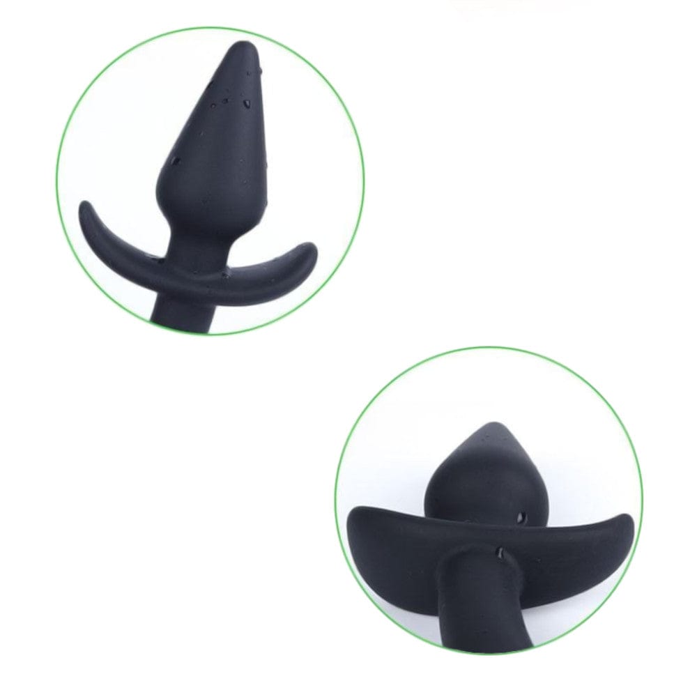 Unique tail plug with boat-shaped base for secure and pleasurable experience.